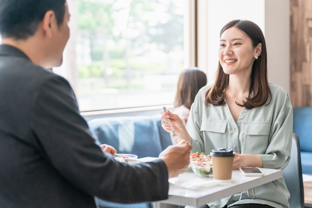 結婚した男性と食事に行く女性の心理とは