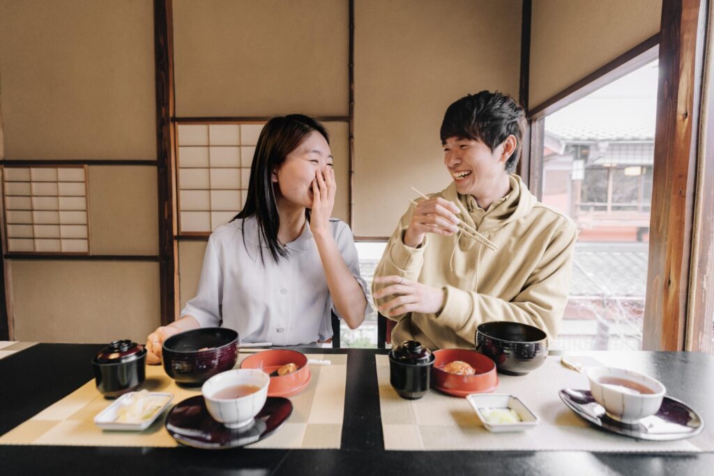 japanese-couple-eating